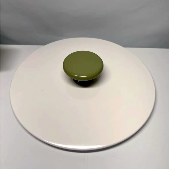 Corningware  Covered Casserole Dish 1 Quart Avocado Green - Picture 3 of 5